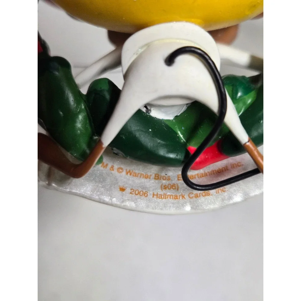 Hallmark 2006 Looney Tunes Speedy Gonzales Feliz Navidad Wreath Ornament